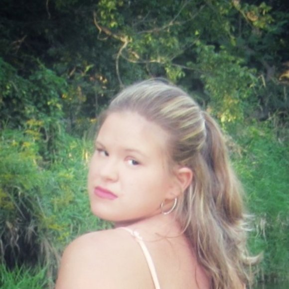 Meet your Posher, Skylinn - Picture 2 of 3